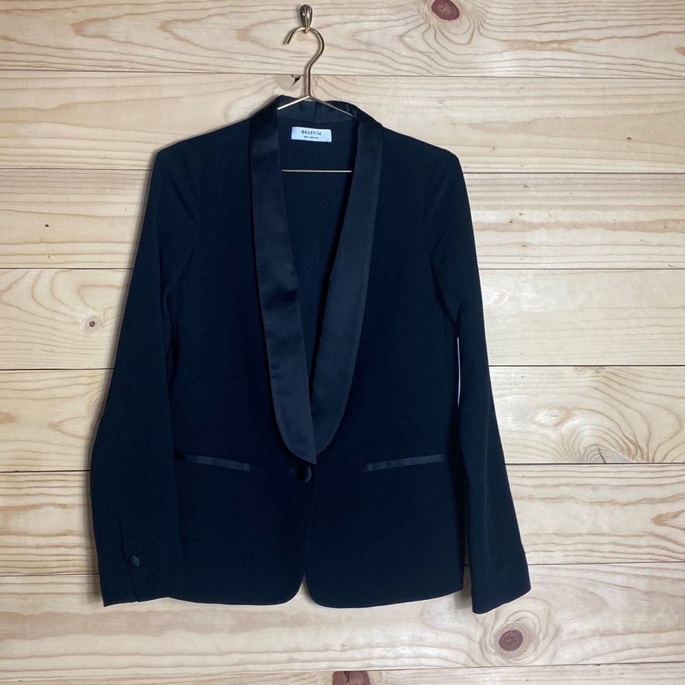 NWT Bailey 44 black tuxedo style blazer